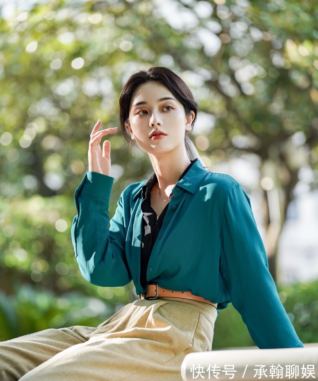 女神|女神博主绿色衣服单品穿搭,居然能搭配得那么好看,优雅又显白