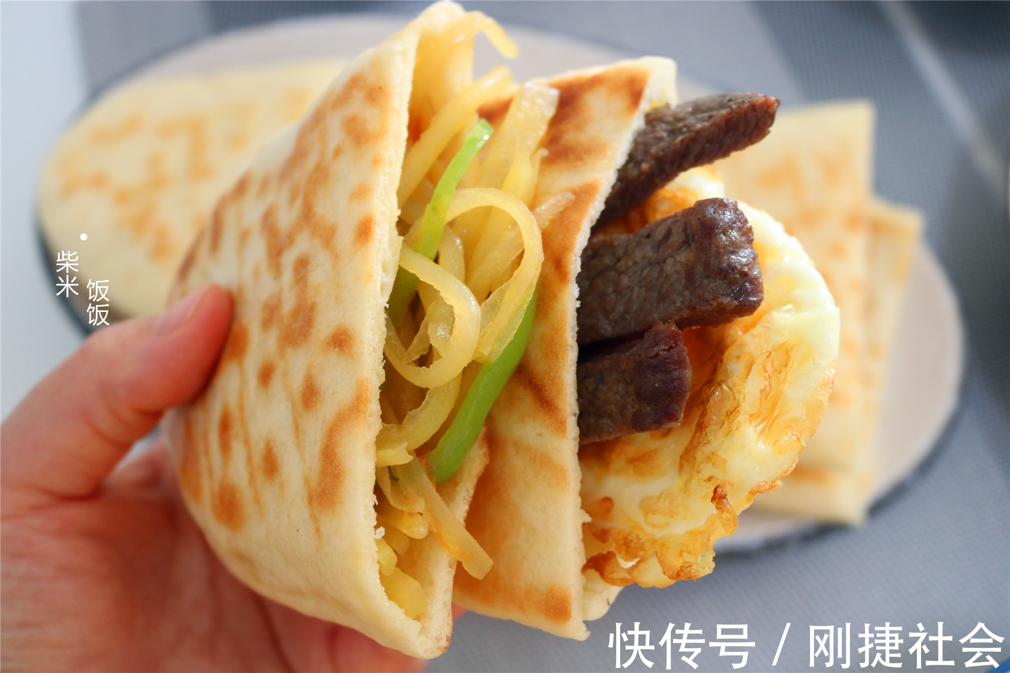 面团|发面饼还可以这样做,大空心,加上自己爱吃的菜,人人喜欢