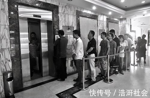 补贴|老房子加装电梯再出“新方案”?“共享电梯”来了,不需要再争了