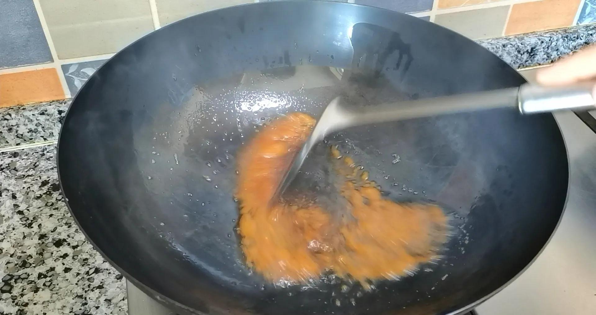 鸡腿炒刀削，家人都说香，做法简单，入味又劲道，有面有菜有主食