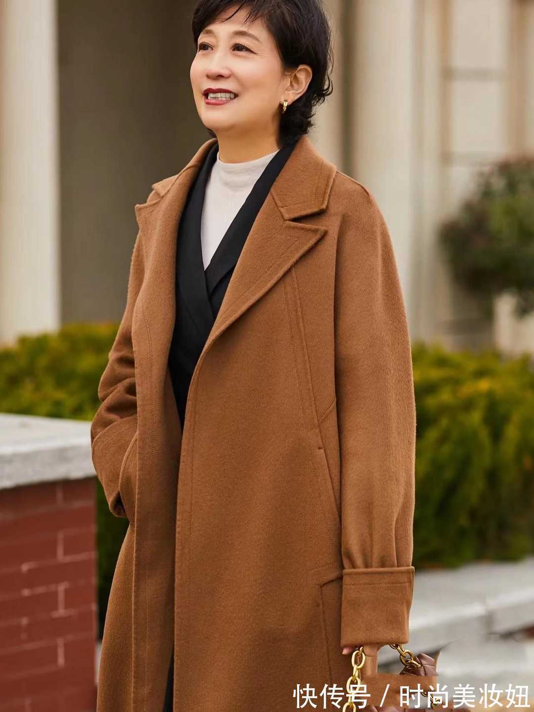 妈妈 60岁妈妈懂搭配更显气质,学会这4个穿搭术,高级又减龄