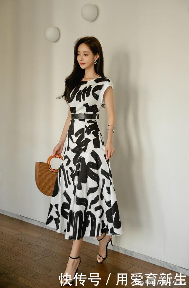 简约|日常穿搭简约而时尚,初秋要美丽更要保暖,优雅长裙你值得拥有!