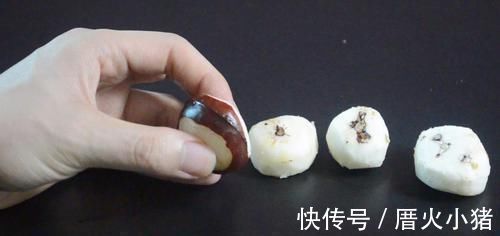 荸荠去皮原来这么简单，教你新办法，轻松剥出完整荸荠，太实用了