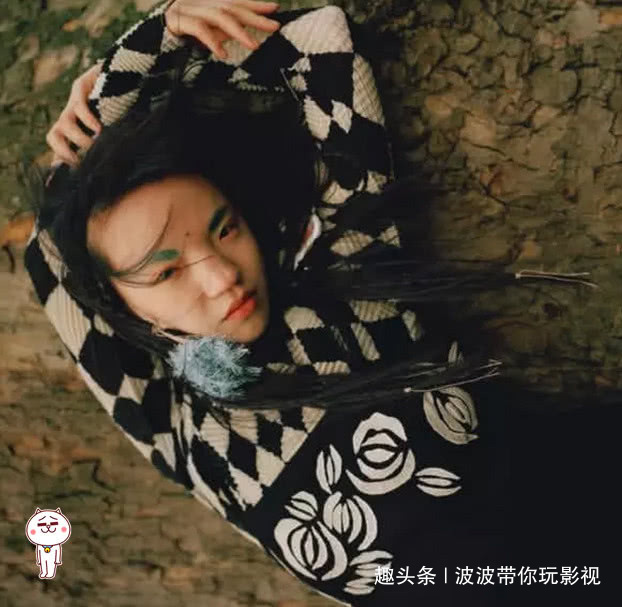 塌鼻子|一张照片引发争议,塌鼻子无眉毛,挑战国人审美,所谓的高级脸