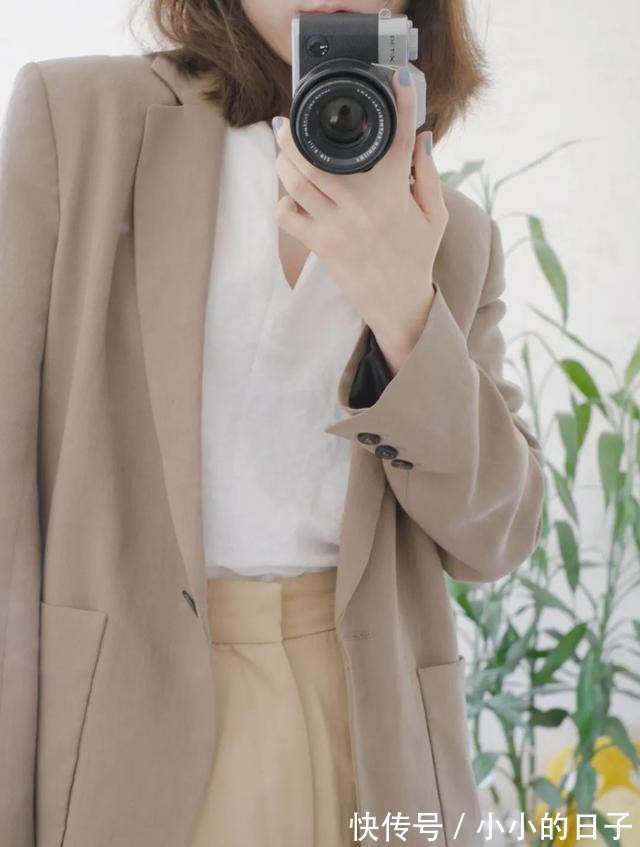 大衣 毛衣+半裙,大衣+针织衫,这才是秋冬的正确打开方式!