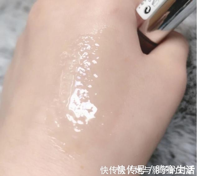 嘟嘟唇 氛围感美女唇妆是重点,口红谁都涂,配合小技巧颜值翻倍!