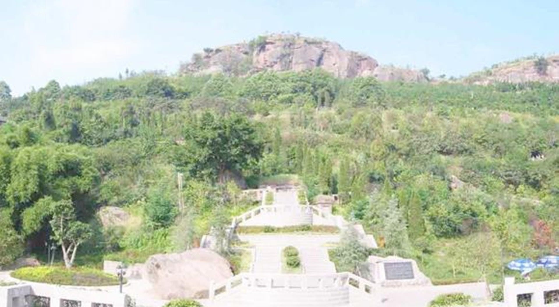 谁家祖坟比它牛?光绪和慈禧不敢碰,国家修铁路也要绕着走