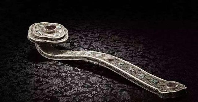 故城遗址!鲁国遗址出土一个牙雕,模样好像是手臂,专家说:它可能是痒痒挠