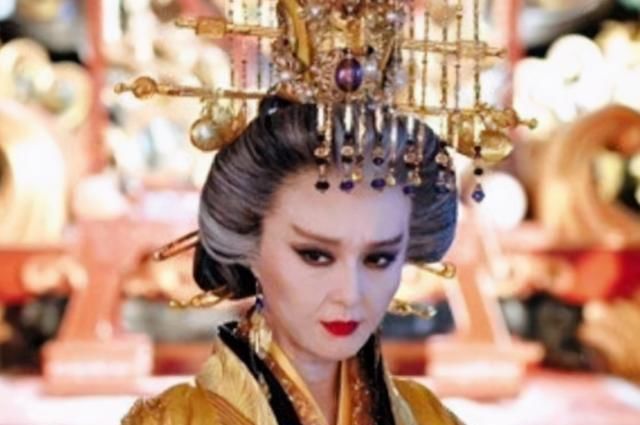 武则天|武则天都是太后了，为何还非要冒险称帝？她若不称帝，会死得更惨