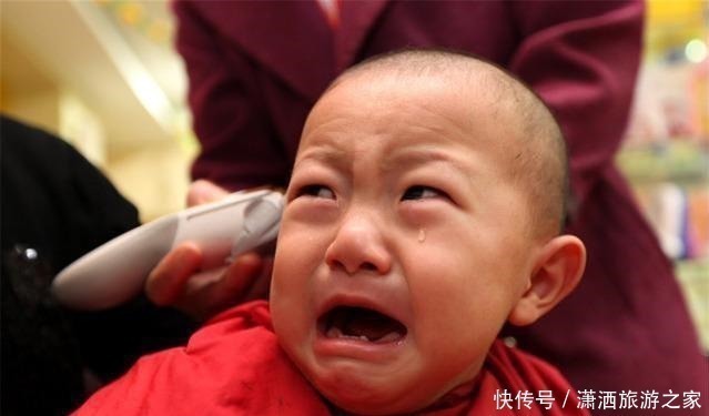 宝宝|妈妈带娃去剪头,看到自己的新发型后,宝宝请让我一个人静静