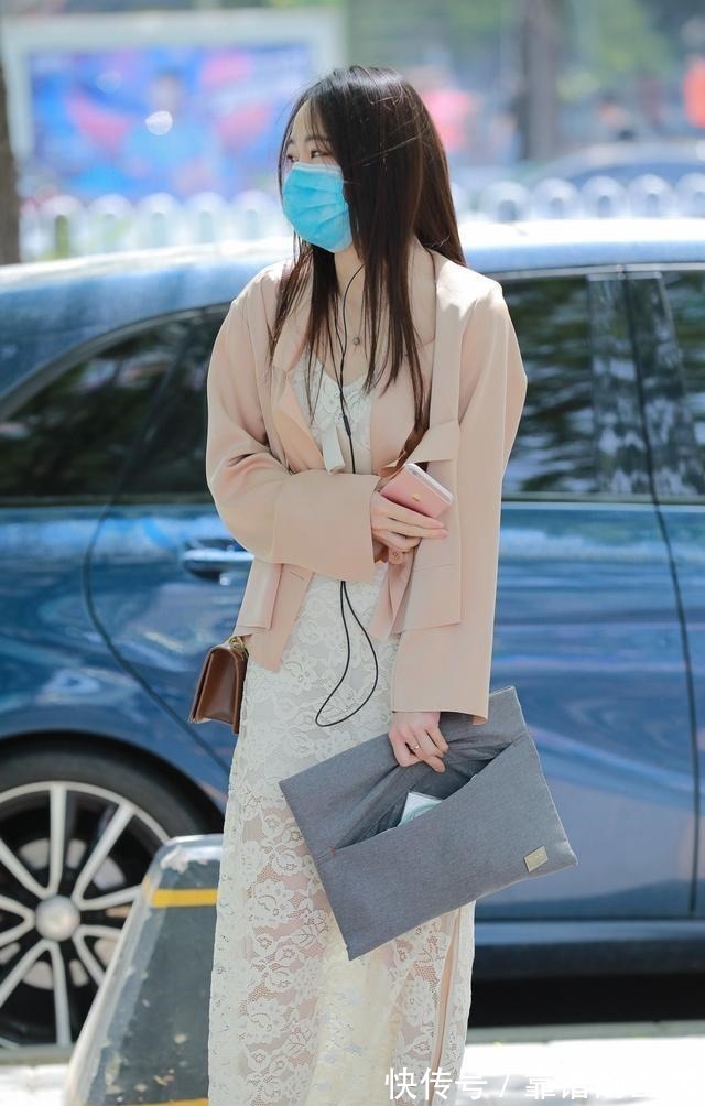 底裤 黑底裤搭配方格的上衣,更加鲜艳,更显高级感!