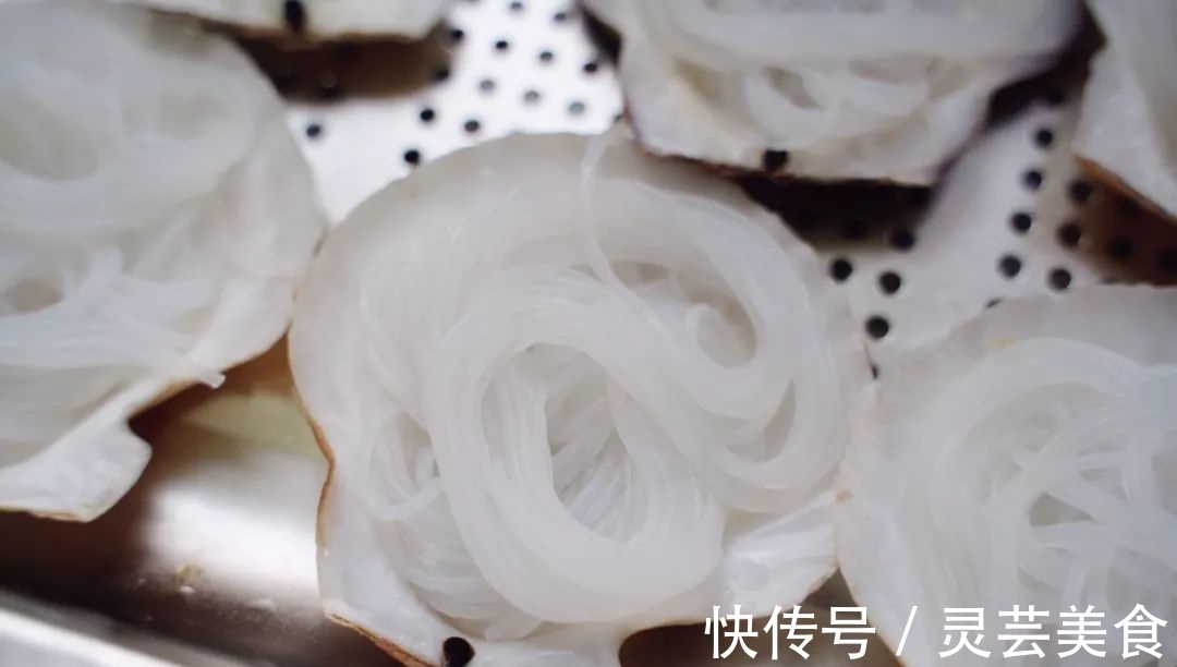 浓郁|吃8个扇贝要配2头蒜，这样的蒜蓉粉丝蒸扇贝味最正！蒜香超浓郁！