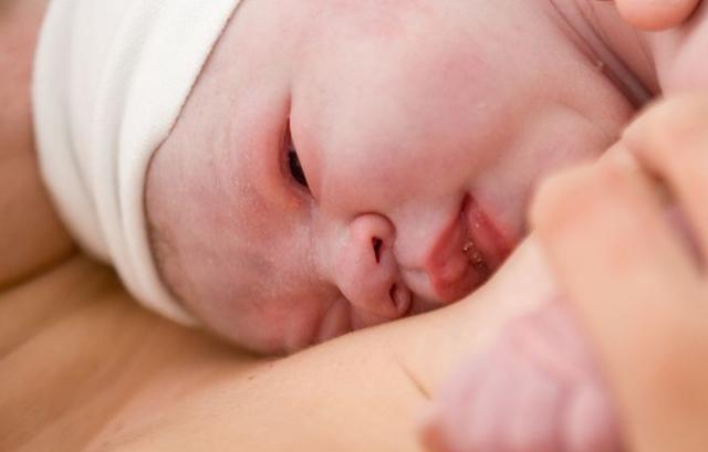 我愿意|女婴颜值太高,被网友称为“最美新生儿”:我愿意等她18年