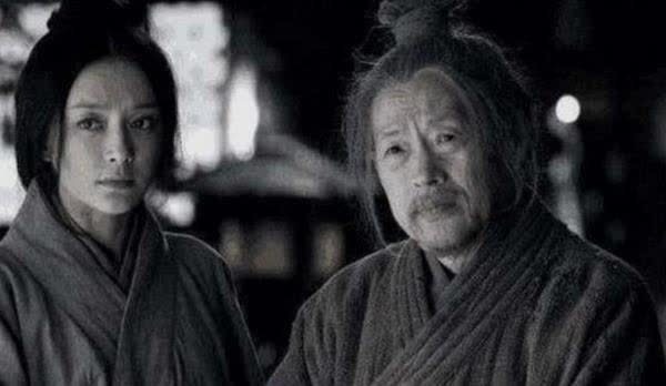 君臣&刘邦称帝后,为免父亲向自己行跪拜礼,想出一法子,后世沿用千年