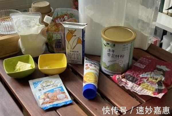 蜜红豆|扁扁平平的外貌像是一块饼,其实不是哟,好吃又好看的小面包。