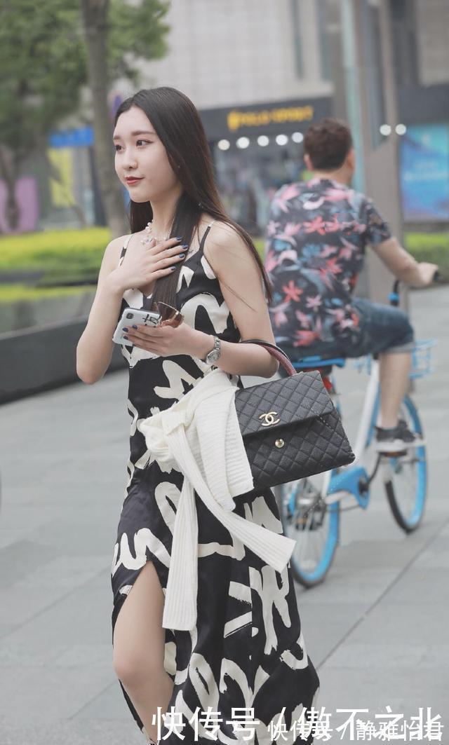 吊带连衣裙|连衣裙搭配高跟鞋,让苗条女孩充满青春活力,尽显高冷女神范儿
