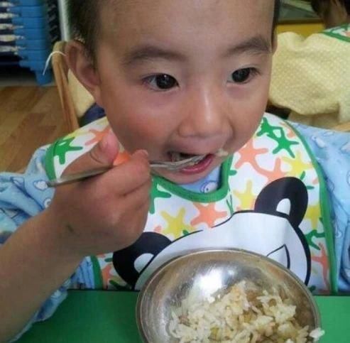 消化|吃一次整整7天不消化,父母经常喂孩子吃,医生:孩子怎还能发育