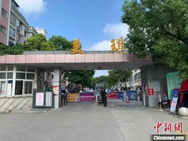64岁老太隐瞒行程致扬州近百人感染确诊，刑拘！
