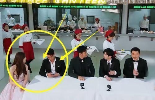 大牌 跑男上“最大牌”的艺人,不顾镜头公开玩手机,导演却不敢吭气