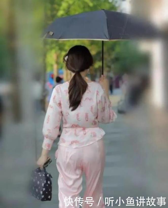 位阿姨|阿姨出门也太大意了,直接穿睡衣就出门了,总觉得哪里怪怪的