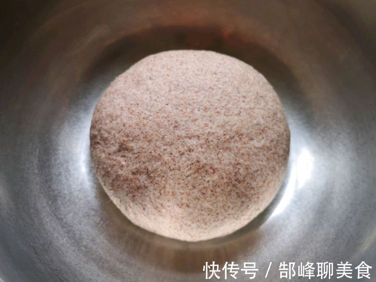 面团|零失败的黑麦粉馒头,营养美味,低脂健康,吃到饱也不怕长肉