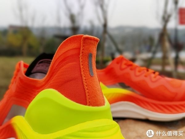 跑鞋 日常元素超临界碳板跑鞋体验:让你的马拉松跑起来
