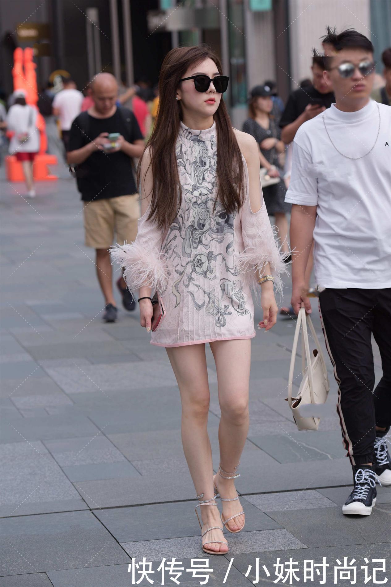 街拍:时髦设计的仙女裙, 复古又有时尚感