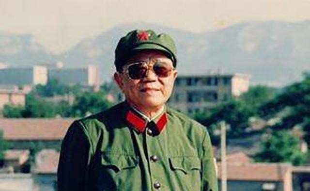 部队|除夕夜：身患癌症的聂凤智出现幻觉，执意下床穿军装要去部队集合