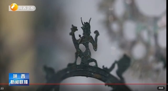 凤鸟|十分罕见东汉青铜摇钱树被成功修复,树高110厘米,饰有凤鸟、玉璧、人物