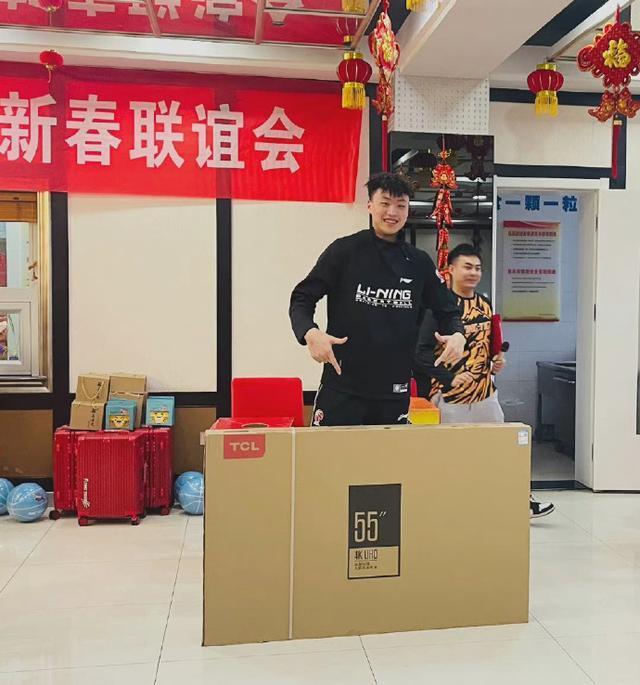 顺德|新疆男篮最新消息!阿的江突传伤病,齐麟喜提大奖,25号出发顺德