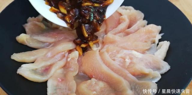 黄豆酱|8块钱的鸡胸肉，按这方法做，外酥里嫩，来客人就是一盘压轴菜