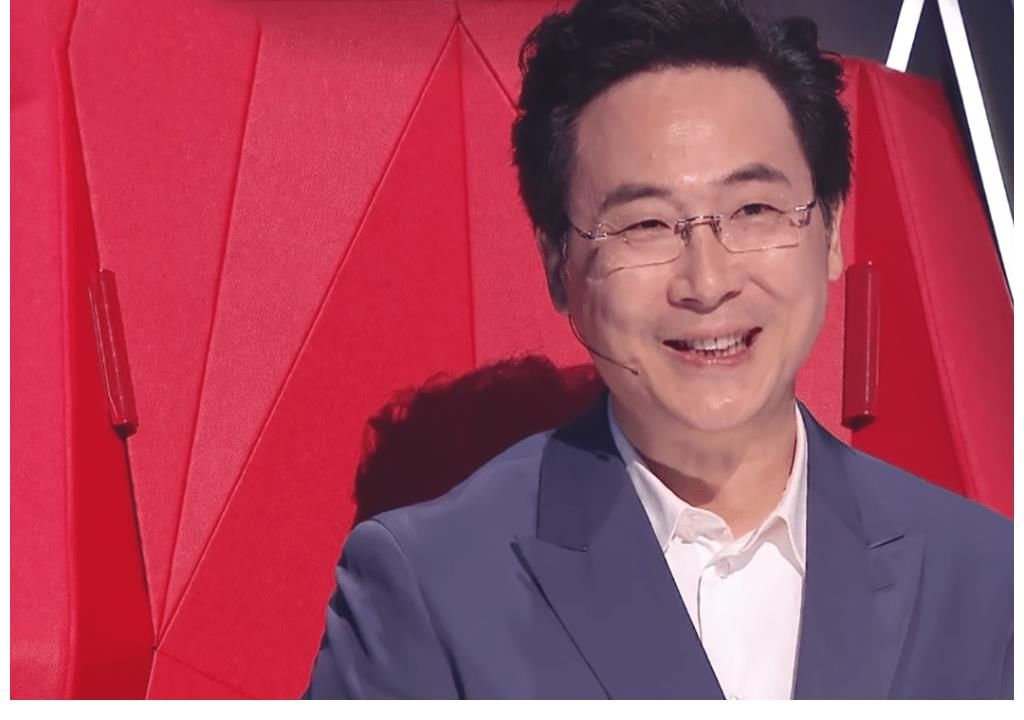 小二班|“小二班”首战失利，铁柯楠演唱让导师热泪盈眶，无奈得分太低