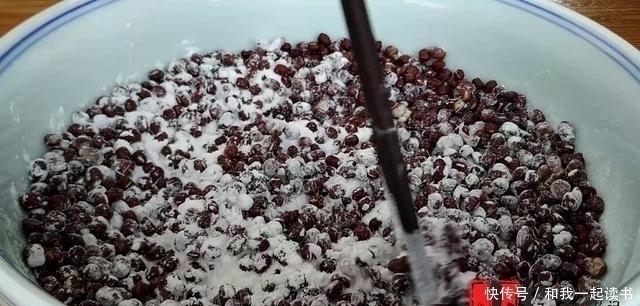 保鲜膜|想吃红豆糯米糕不用出去买了,教你简单做法,软糯香甜,越嚼越香