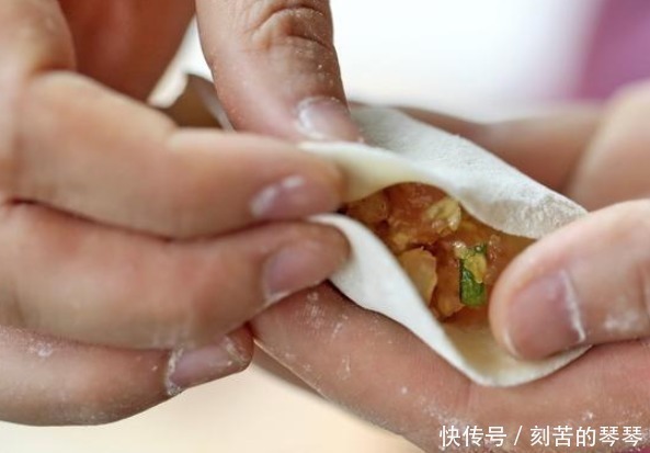 做法|包饺子还在用手捏不干净!教你正确做法,5分钟一屉还卫生