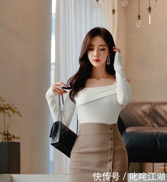 针织衫与包臀裙的造型,集美貌与优雅于一身