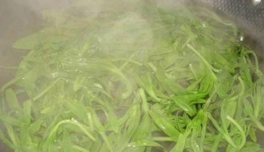 “野草”名字很好听,热水一烫成“面条”,女