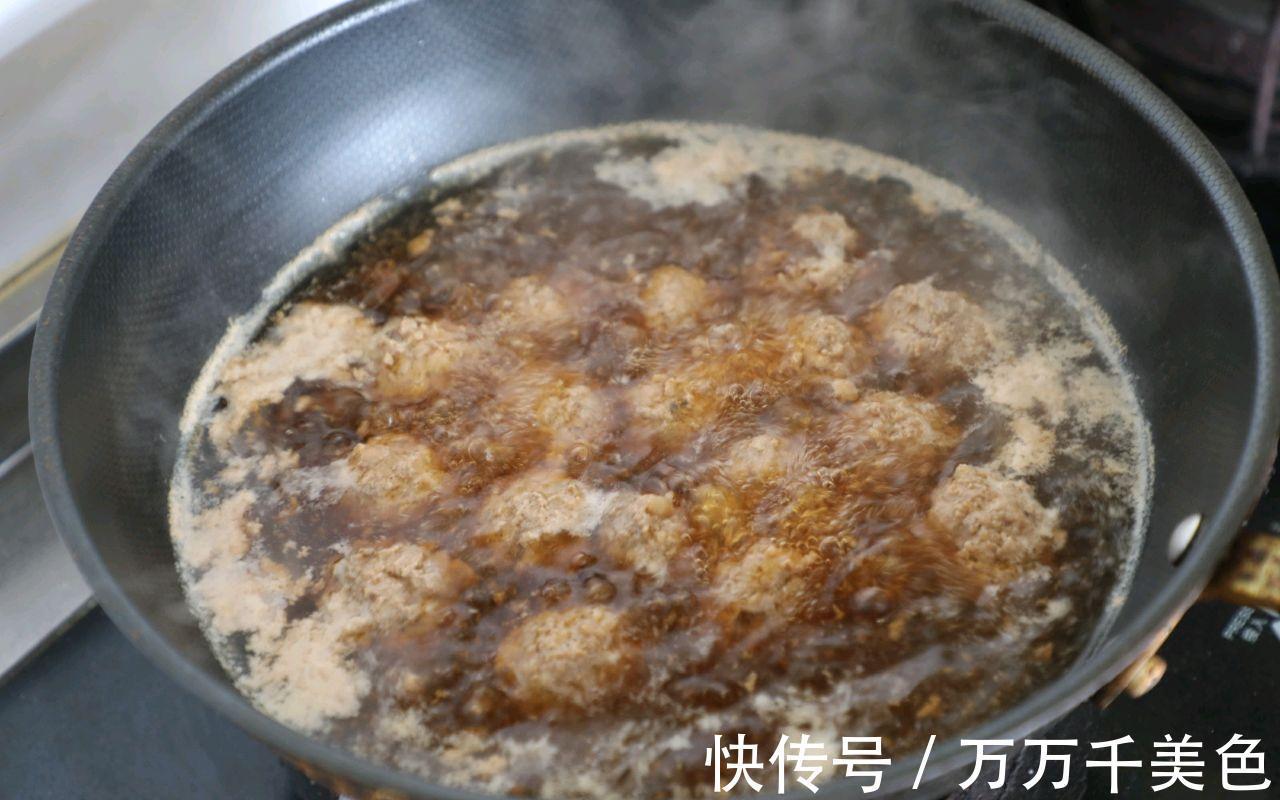 自制猪肉丸子，肉香浓郁，鲜嫩Q弹，一口一个真过瘾