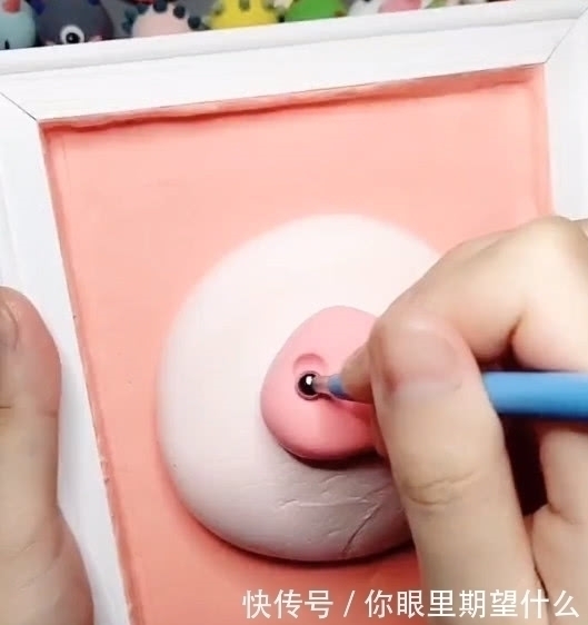 小朋友!美术生开始调皮了,拿小朋友的黏土玩,看到作品后惊艳了全场