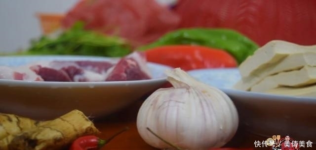 五花肉炒豆腐最好吃的做法,简单美味又下饭,看看你喜欢吃不?