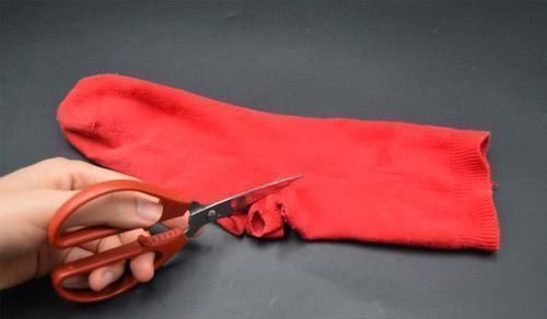 破洞|袜子上有破洞怎么办?教你一个诀窍,袜子变得完好如初,回家试试