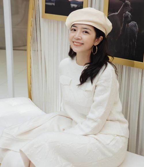 三四十岁女人，穿衣要有气质！今年流行这毛衣，照着穿美出新高度！