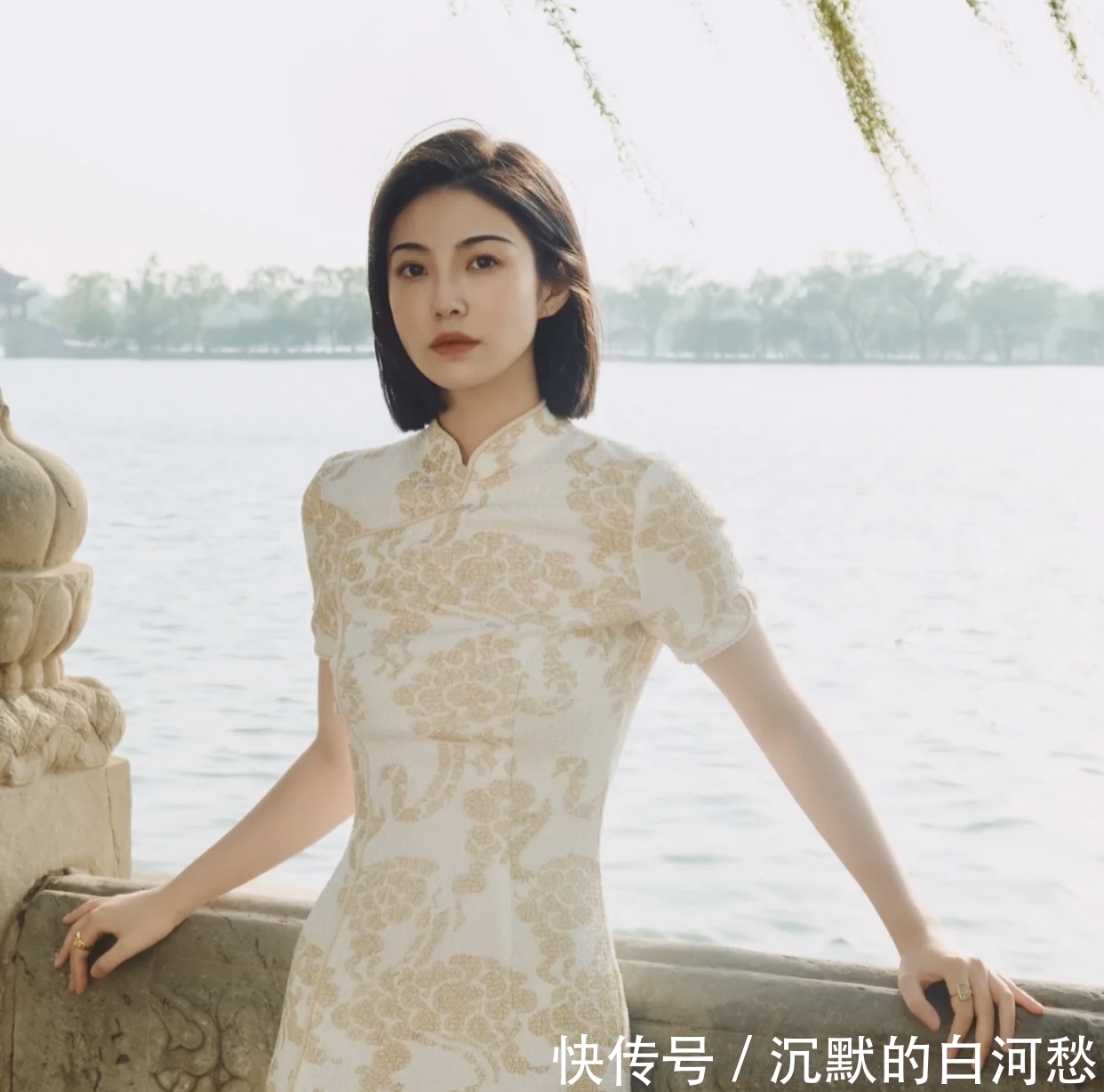 锁骨|你适合长发还是短发?有锁骨长发更美,下颚线明显别留短发!