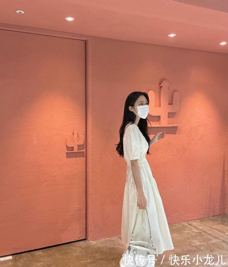腰线处|腰细大腿粗的女孩别再穿紧身裤了,试试这3种连衣裙,显得时尚可爱
