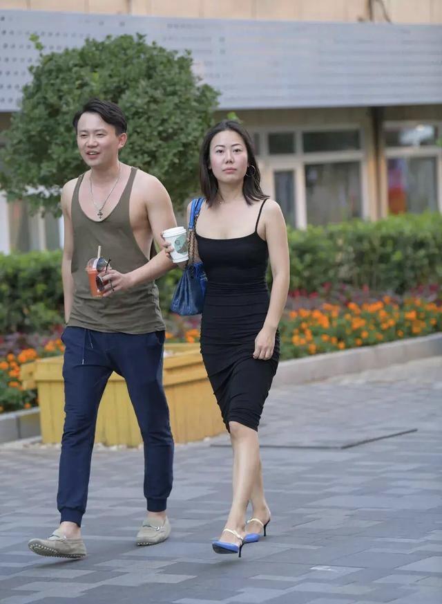 “苹果型”身材的穿搭，讲究松紧有度，合理展现自己的线条美！