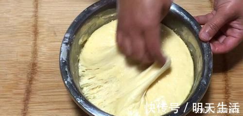 食用油|面粉里加2个鸡蛋,不蒸馒头不烙饼,做法简单,轻松搞定全家早餐