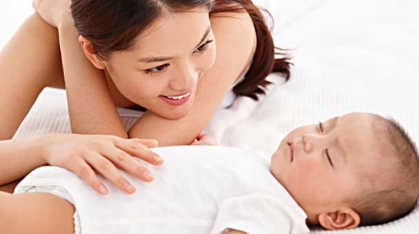 夏女士|6个月宝宝紧握小手,奶奶察觉不对带去医院检查,医生太迟了