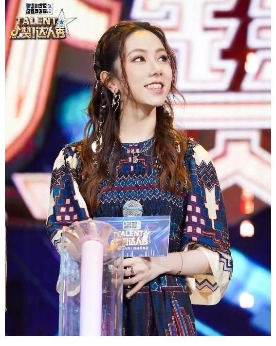 這檔節(jié)目集齊鄧紫棋、孟非、謝霆鋒、伊能靜四人，要火！