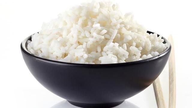 米饭|蒸米饭是用冷水还是热水?吃了这么多年才知道,难怪米饭不香不软