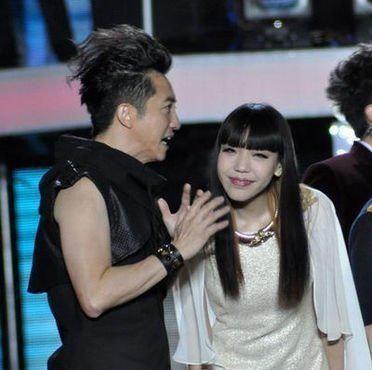 巔峰時刻|悲催“巨星”吳莫愁：從“1.3億出場費”到消失不見，她經(jīng)歷了啥