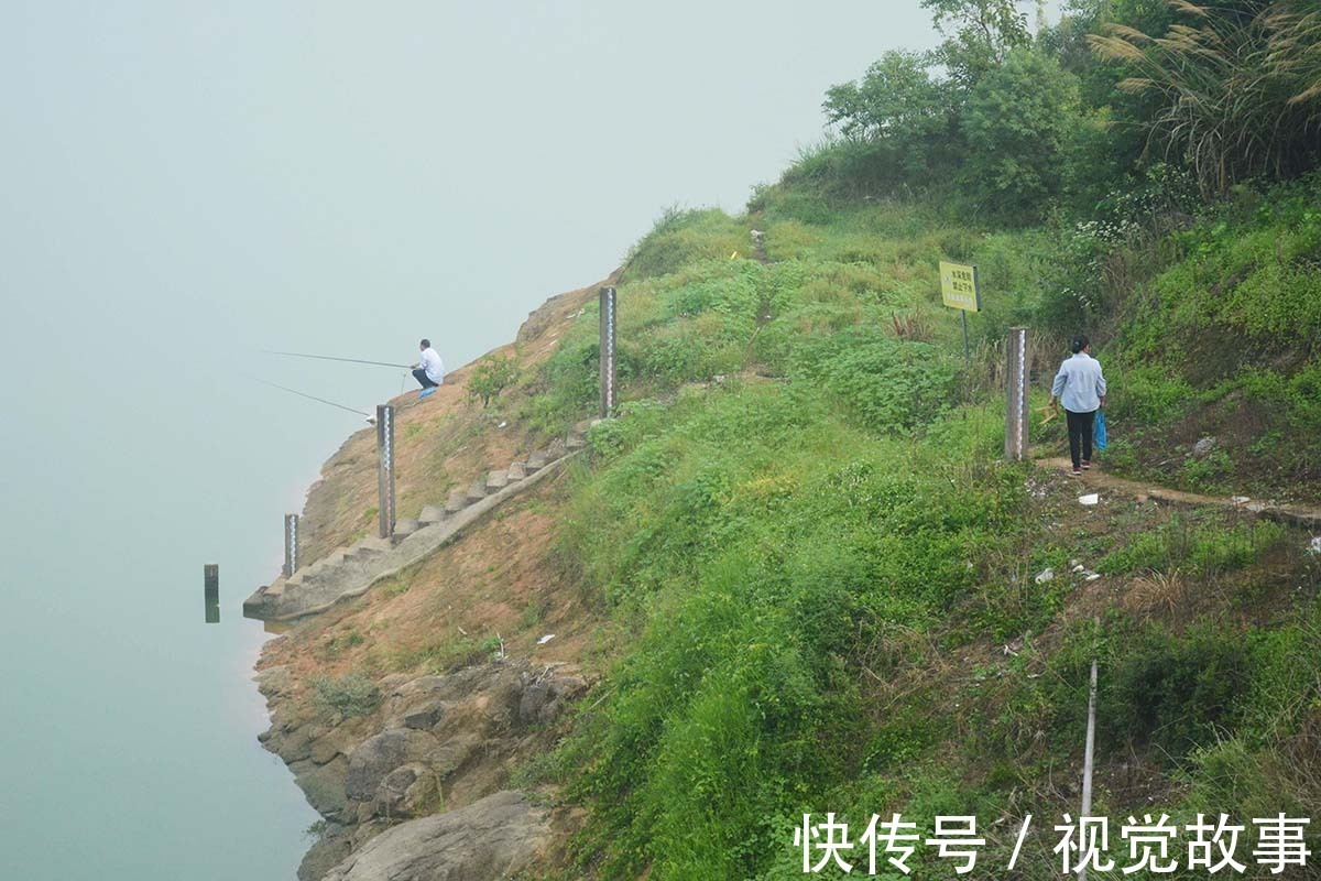 山村村民天天钓鱼,经常空手而归,看靠啥增加收入